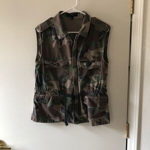 Forever 21 Camo Vest Size S gently used